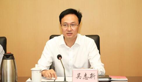 吳志新簡(jiǎn)歷：欽州市人大副主任吳志新，曾任欽州市政府、市人大秘書(shū)長(zhǎng)