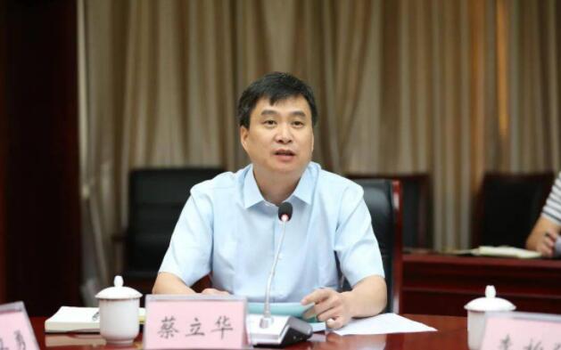 蔡立華簡歷：柳州市委常委、紀(jì)委書記蔡立華，曾任百色市委常委、紀(jì)委書記，北海市委常委、組織部部長