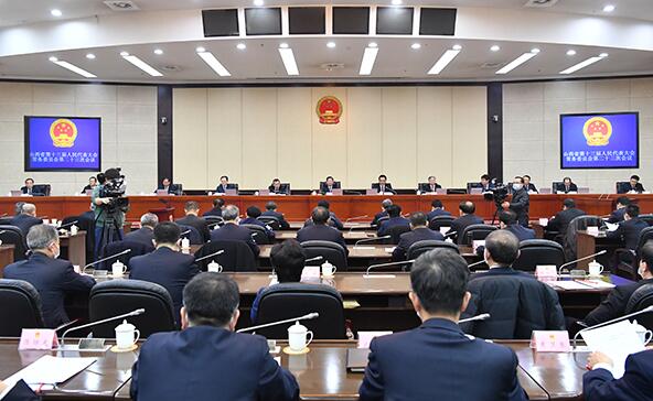 韋韜簡歷：山西省委常委、副省長、太原市委書記韋韜，曾任廣西北部灣港務(wù)集團董事長、玉林市市長、柳鋼集團副總經(jīng)理