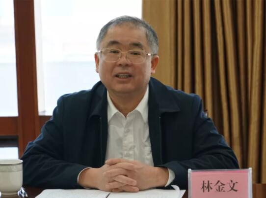 林金文簡(jiǎn)歷：廣西自治區(qū)人大法制委員會(huì)副主任委員林金文，曾任廣西高院副院長(zhǎng)、司法廳廳長(zhǎng)、商務(wù)廳副廳長(zhǎng)