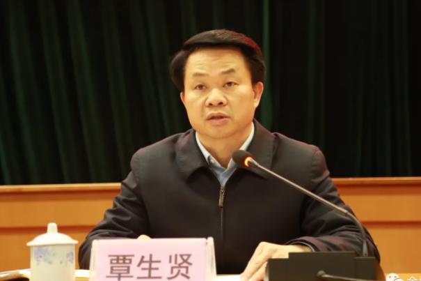 覃生賢簡(jiǎn)歷：河池農(nóng)機(jī)中心主任覃生賢被查，曾任金城江區(qū)委書記、區(qū)長(zhǎng)、天峨縣副書記