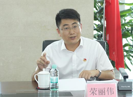榮麗偉簡(jiǎn)歷：共青團(tuán)廣西區(qū)委副書記榮麗偉，曾任廣西柳工集團(tuán)黨委宣傳部部長(zhǎng)