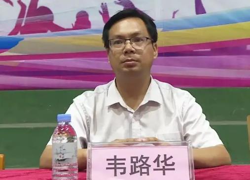 韋路華簡(jiǎn)歷：河池市委宣傳部副部長(zhǎng)、融媒體中心主任韋路華，曾任東蘭縣委副書(shū)記、常務(wù)副縣長(zhǎng)，環(huán)江縣委常委、宣傳部部長(zhǎng)