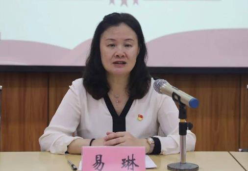 易琳簡(jiǎn)歷：桂林市僑聯(lián)主席易琳，曾任桂林市民政局副局長(zhǎng)